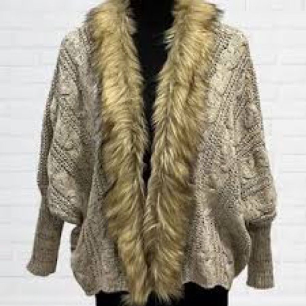 NWT CELLABIE OSFM Oversized Cardigan Open Front Cable Knit with Faux Fur Collar